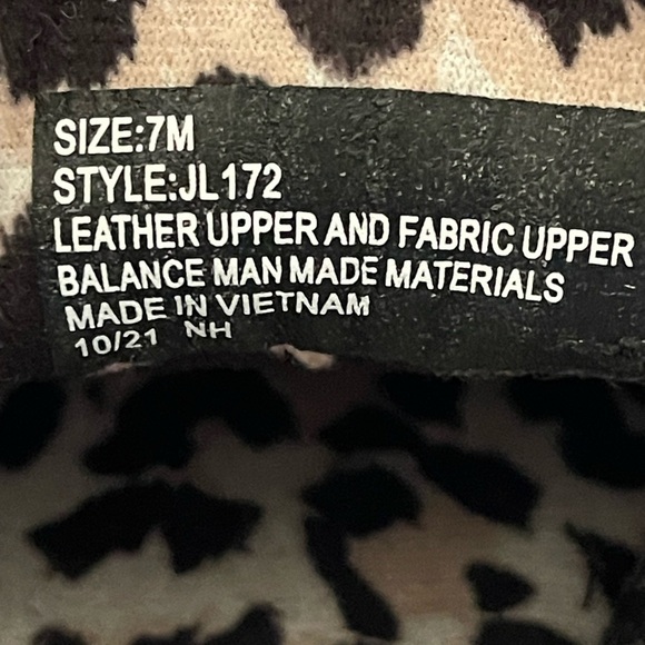 JUSTIN WOMEN'S HAZER COW PRINT LACE-UP CASUAL SHOE - Picture 8 of 9